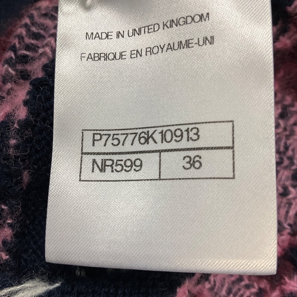 CHANEL NAVY BLUE / BURGUNDY / PINK / WHITE 2023 CC LOGO BUTTON CASHMERE KNIT CAR - Picture 6 of 7